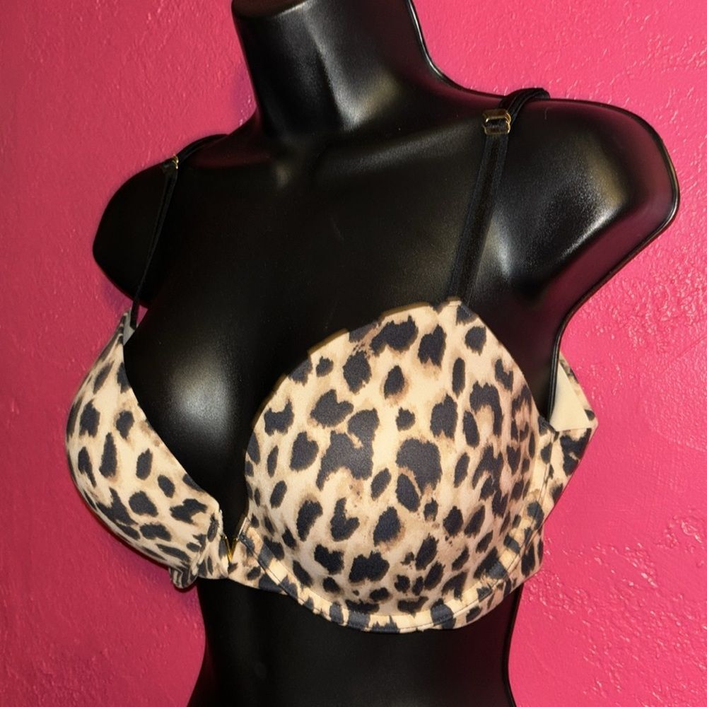 Victoria’s Secret leopard print push up bra. Sz 32DDD.